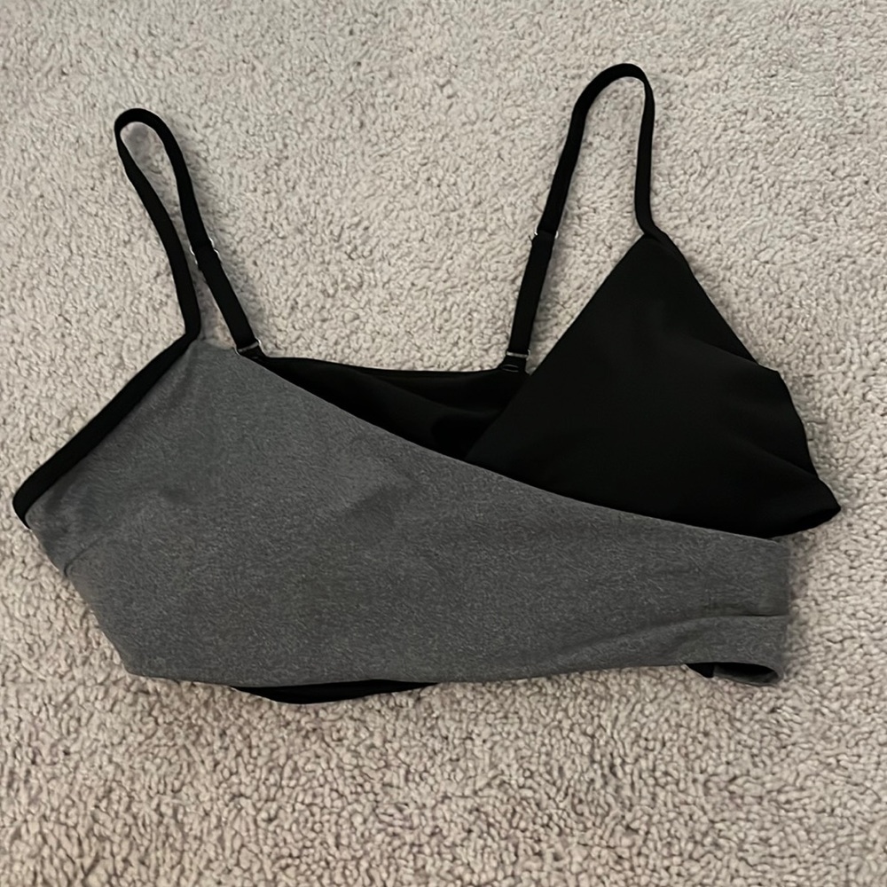 Black crossover sports bra